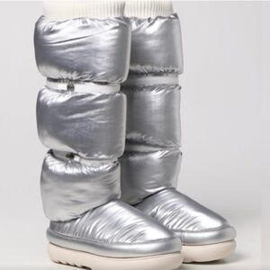UGG Classic Maxi Ultra Tall Boot
Metallic Silver (Women's) Size 6 Like new!